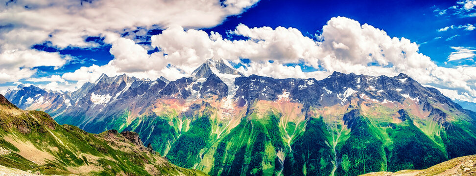 Bietschhornkette &uuml;ber dem L&ouml;tschental in den Walliser Alpen der Schweiz