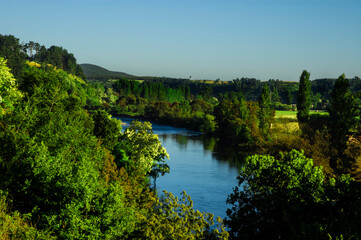 Fototapeta premium Paisajes naturaleza arboles rio campo volcanes pastizales cascada de agua Chile cuidad de Mulchen