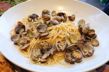 Assiette de pâtes spaghettis aux palourdes