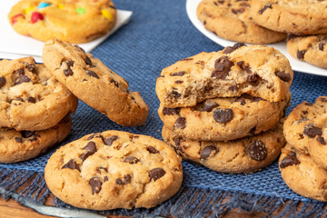 Сhocolate chip cookies close-up on a uniform background