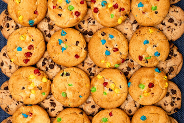 Сhocolate chip cookies close-up on a uniform background