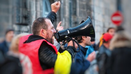 Manifestant gilet jaune, syndicaliste 