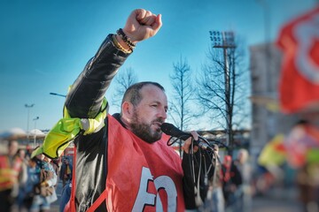 Manifestant gilet jaune, syndicaliste 