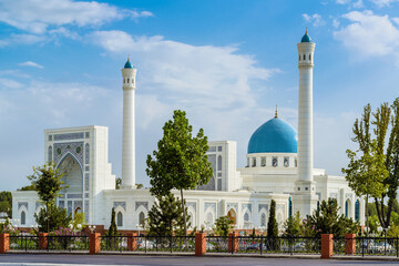 Fototapeta na wymiar Minor Mosque, white mosque of the capital, Tashkent, Uzbekistan