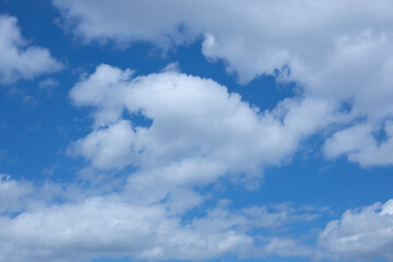 Obraz na płótnie Canvas Beautiful sky with fluffy clouds