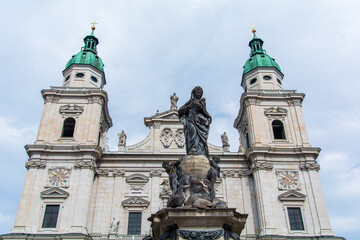 Fototapeta na wymiar Marien Statue in front of the dome in Salzburg Austria
