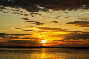 Pôr do Sol no Lago Guaíba - (PORTO ALEGRE - BRASIL)