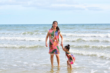 Naklejka premium Little Girl at The Sea