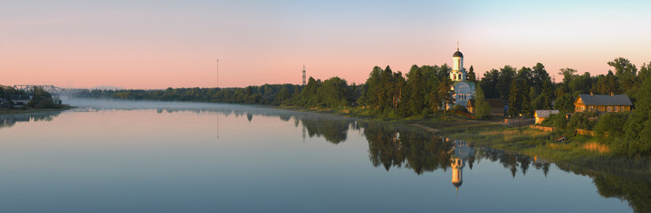 Obraz premium June dawn on the Pasha river. Leningrad region, Russia
