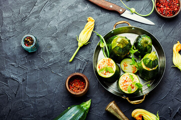 Zucchini stuffed with rice