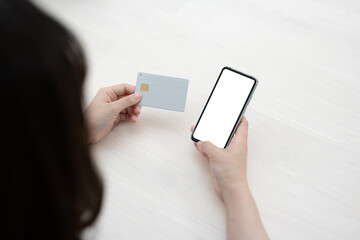 クレジットカード情報をスマホに入力するイメージ