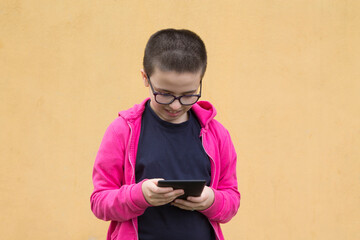 Fototapeta premium girl with short hair using digital tablet