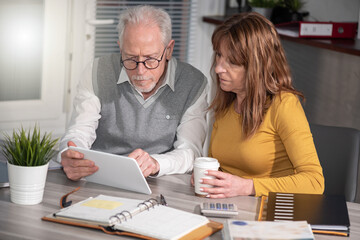 Obraz premium Mature business people working together