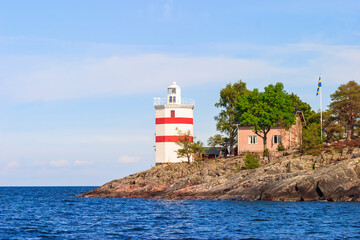 Fototapeta na wymiar Luro lighthouse on a rocky island in Lake vanern in Sweden