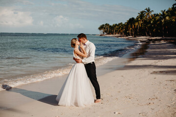 Fototapeta na wymiar Wedding in the beach
