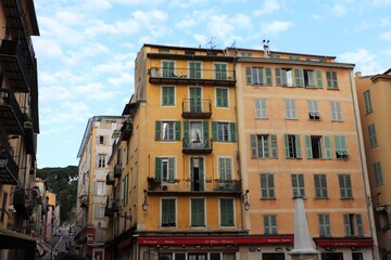 Fototapeta na wymiar Immeubles typiques de Nice, ville de Nice, Département des Alpes Maritimes, France