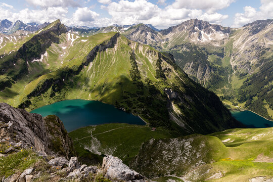 Blick von der Schochenspitze auf Traualpsee und Vilsalpsee