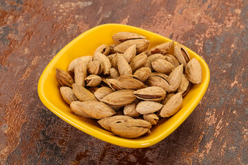 Unpeeled Almonds nuts