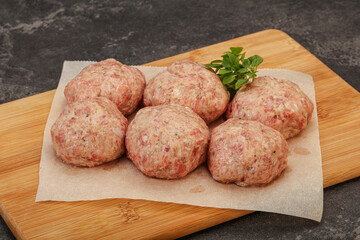 Raw turkey meatball for cooking