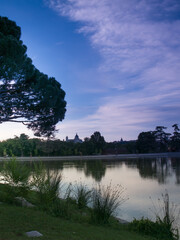 Fototapeta na wymiar jezioro drzewa niebo lato krajobraz