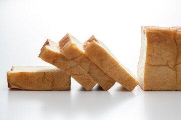 食パンをスライスする