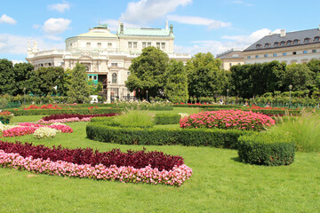 Obraz premium in a public garden (Volksgarten) in vienna (austria)