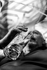 Obraz na płótnie Canvas man sipping a cold drink