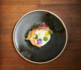 Salmon tartar with creamy sauce