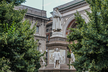 Leonardo da Vinci Statue in Della Scala Square
