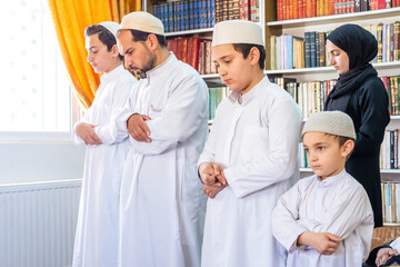 Fototapeta na wymiar Arabic muslim family praying togther