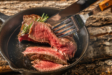 厚切りステーキ　thick slice of steak to enjoy outdoors