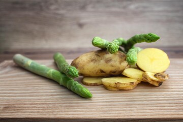 Spargel und Kartoffeln