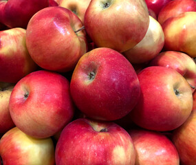 Fototapeta na wymiar Fresh, organic apples from the market.
