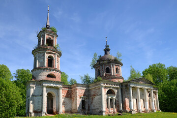 Fototapeta na wymiar Ruins of Ascension church (Voznesenskaya church, early 19th century). Yelpatevo village. Yaroslavl Oblast, Russia.