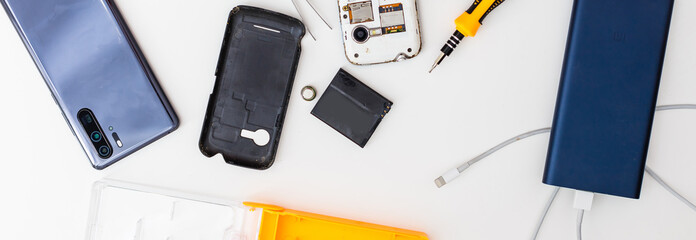 Fototapeta premium Flat Lay (Top view) of smartphone components isolate on white background with clipping path