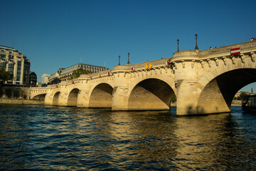 Fototapeta na wymiar Old bridge in Seine