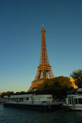 Fototapeta na wymiar Eiffel tower from Seine
