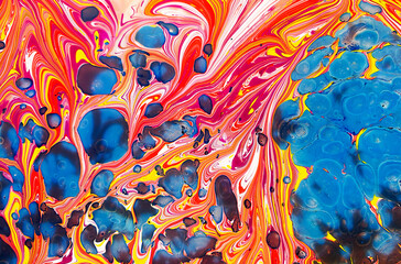 The background is painted in a variety of colors in the Ebru style