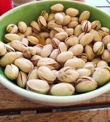 plato de pistachos