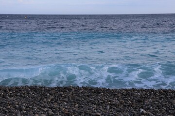 La plage de Nice, plage en galets le long de la mer Méditerranée, ville de Nice, Département des Alpes Maritimes, France
