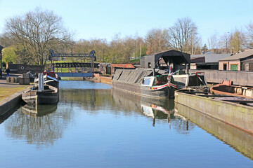 Obraz premium Canal boats on the wharf of the Dudley Canal