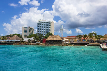 Fototapeta na wymiar The coastline and port with blue caribbean water at Cozumel, Mexico