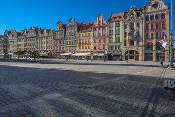Fototapeta premium Market Square, Wroclaw, Poland - April 21, 2019: Central square in Wroclaw Old Town since the Middle Ages, surrounded by ornamented and colorful frontages of historical tenement houses.