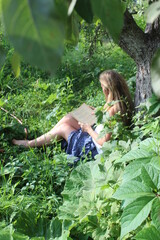 Fototapeta premium girl in the garden 002