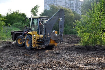 Fototapeta na wymiar heavy machine, dirty, power, load, vehicle, platform, foundation, boom, motor, dusty, undercarriage, dredger, trench, stick, safety, building, danger, back fill, big, industrial, contractor, dig, digg