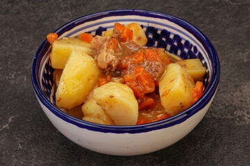 Roasted potato and beef with sauce