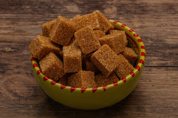 Cane sugar cubs in the bowl