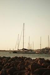 barcos en el muelle