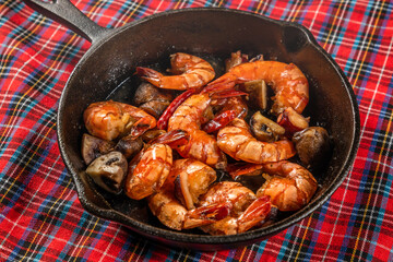 えびのアヒージョ (ajillo)Shrimp with garlic and olive oil