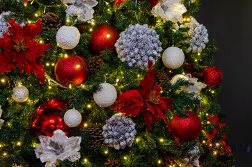 Obraz na płótnie Canvas christmas tree and decorations - Enfeites de Natal de Gramado - RS